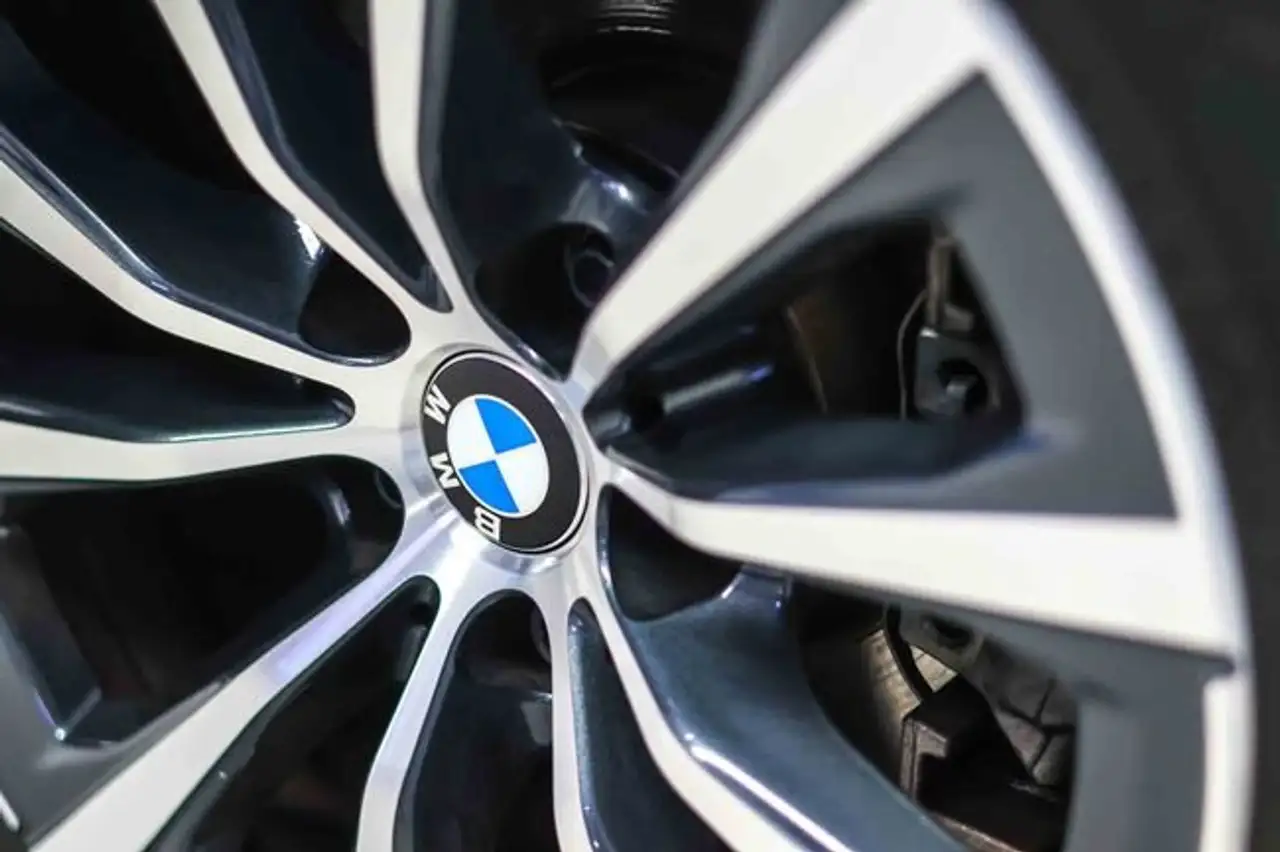 BMW 318 318d Touring Auto — معرض صور السيارة 11