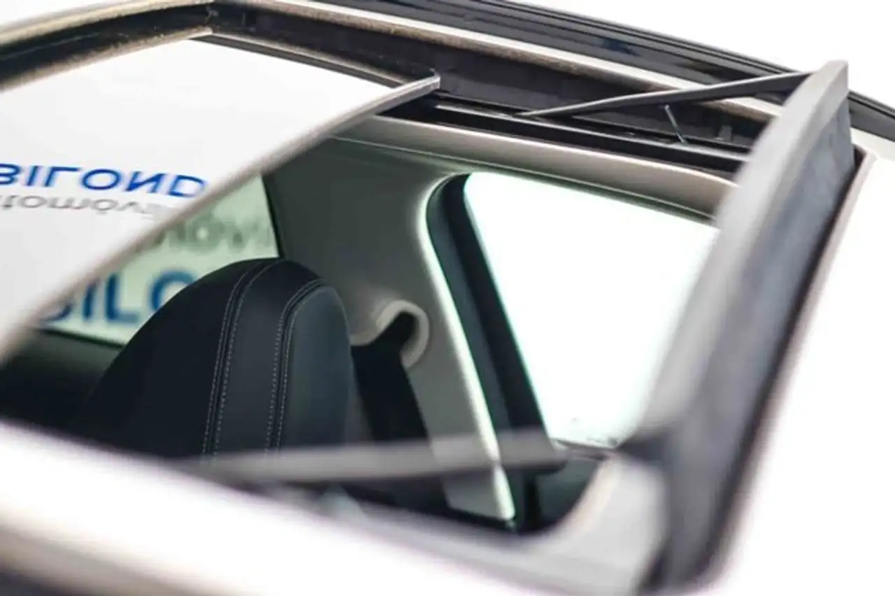 BMW 318 318d Touring Auto — معرض صور السيارة 18
