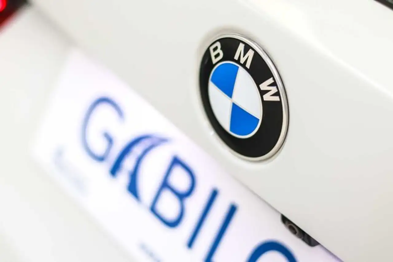 BMW 318 318d Touring Auto — معرض صور السيارة 14