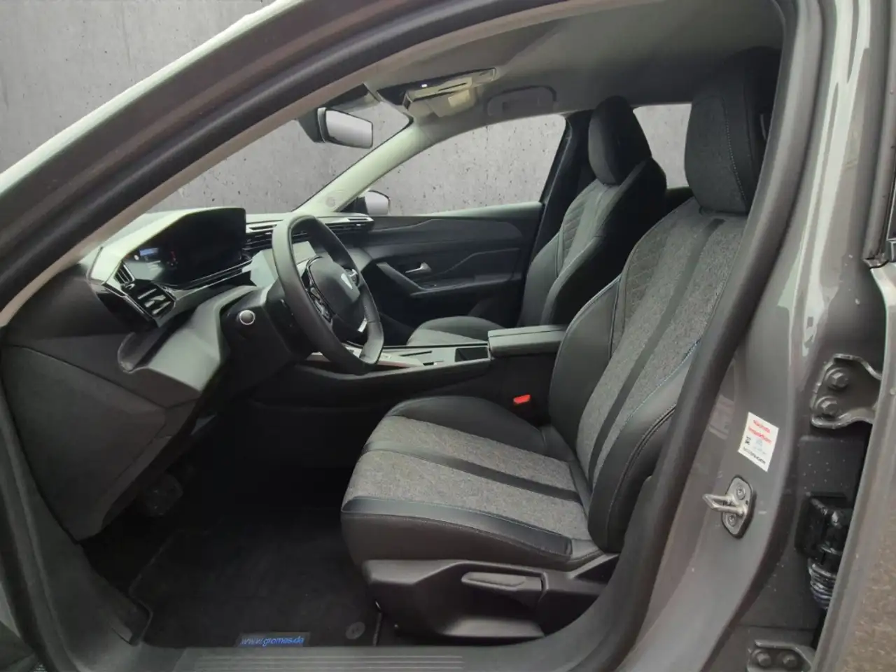 Peugeot 408 Allure PT 130 EAT8 Navi LED ACC Apple CarPlay Andr — معرض صور السيارة 9