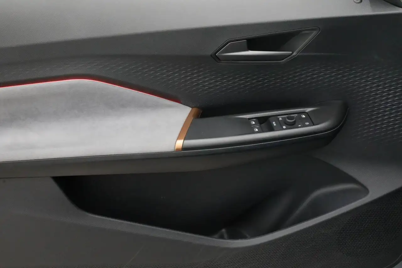 CUPRA Born 63kW LenkHeiz Klima CarPlay PDC — Vehicle gallery 19