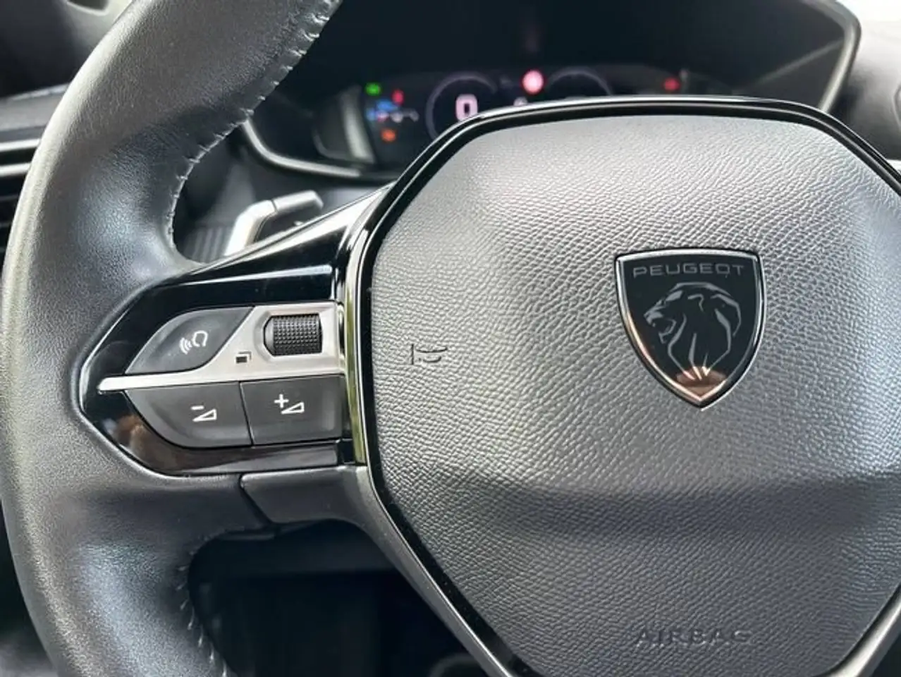 Peugeot 2008 1.2 PureTech S&S Allure EAT8 130 — Vehicle gallery 19