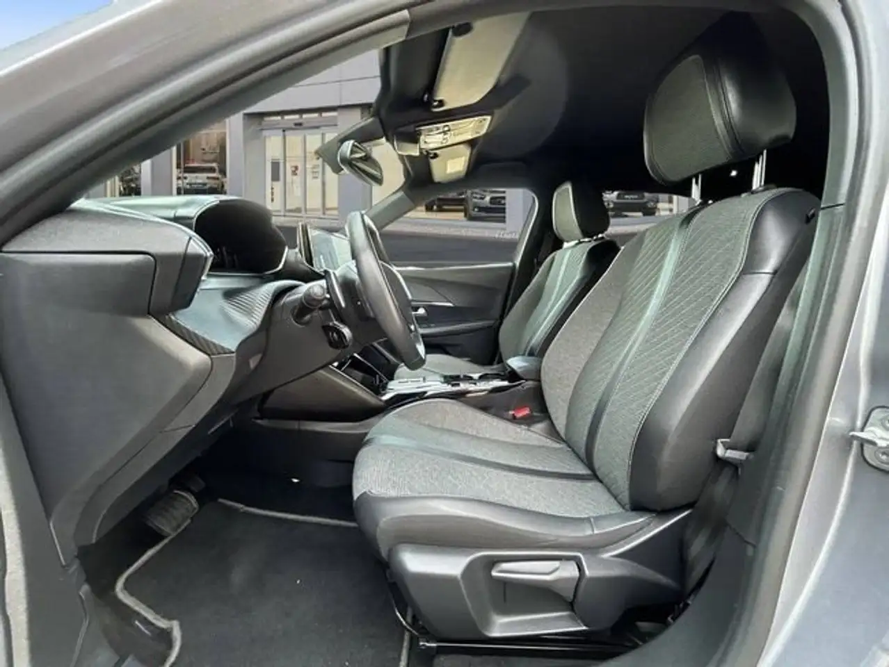 Peugeot 2008 1.2 PureTech S&S Allure EAT8 130 — Vehicle gallery 9