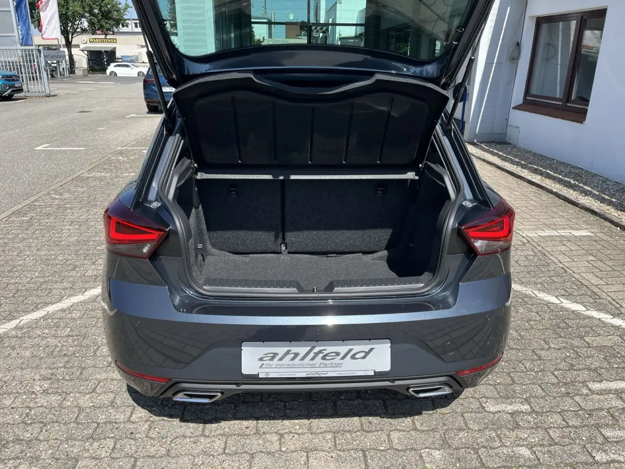 SEAT Ibiza FR 1,0l TSI DSG KAM ACC LM KEYLESS Assistenzpaket — Galerie du véhicule 15