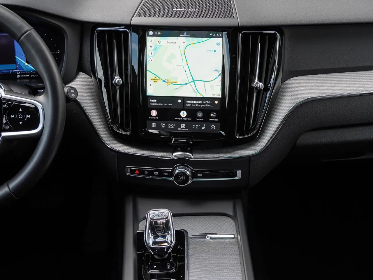 Volvo XC60 T8 AWD Black Edition Plus Plug-in Hybrid H&K — Vehicle gallery 14