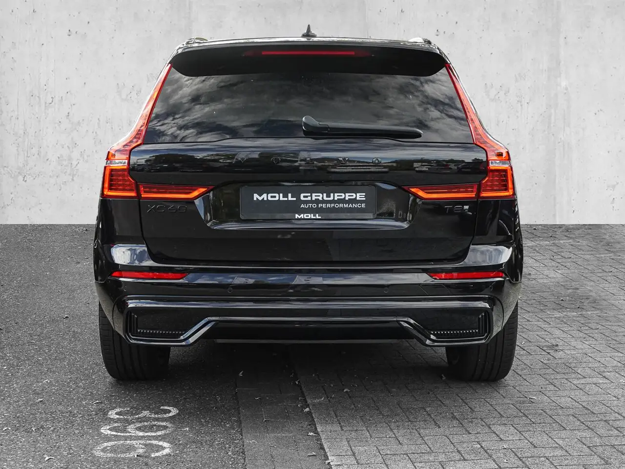 Volvo XC60 T8 AWD Black Edition Plus Plug-in Hybrid H&K — Vehicle gallery 6