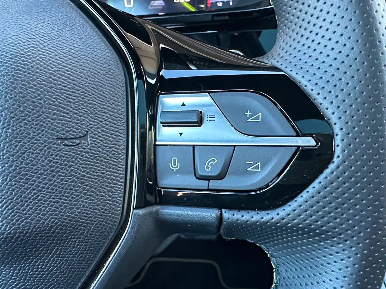 Peugeot 308 SW GT*PANO*NAVI*KEYLESS*APPLE — Galería del vehículo 18