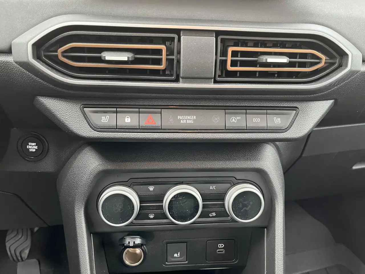 Dacia Jogger Extreme+ TCe 110 7-Sitzer/KLIMA/NAVI/SHZ/ALLWETTER — Vehicle gallery 15