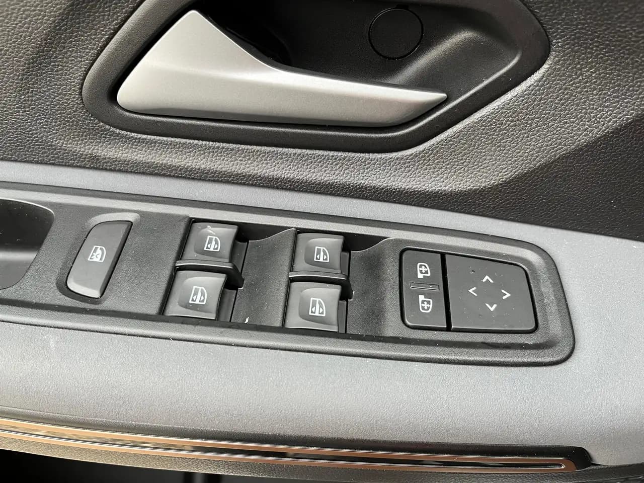 Dacia Jogger Extreme+ TCe 110 7-Sitzer/KLIMA/NAVI/SHZ/ALLWETTER — Vehicle gallery 18