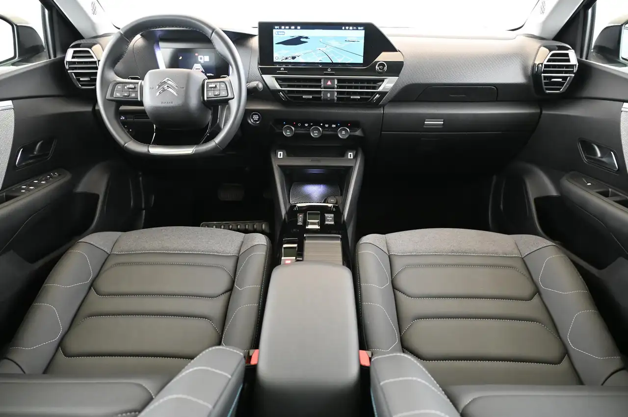 Citroen C4 X 1.2 PT EAT8 130 MAX LED/NAV/SOUND/PANO/H-UP/18 — معرض صور السيارة 11