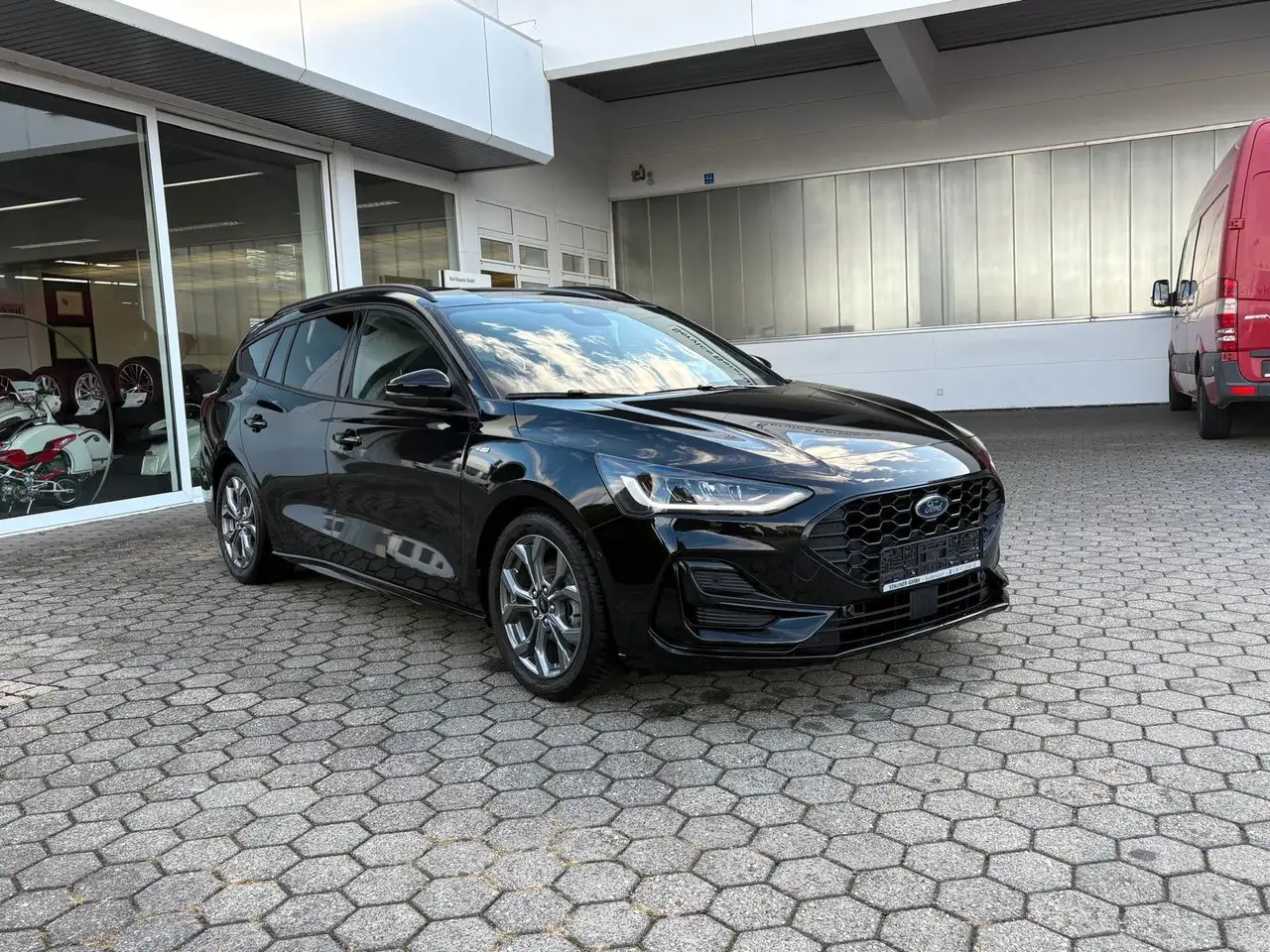 Ford Focus Turnier 1.0 ST-LINE X WINTERP. AHK HEAD-UP — معرض صور السيارة 8