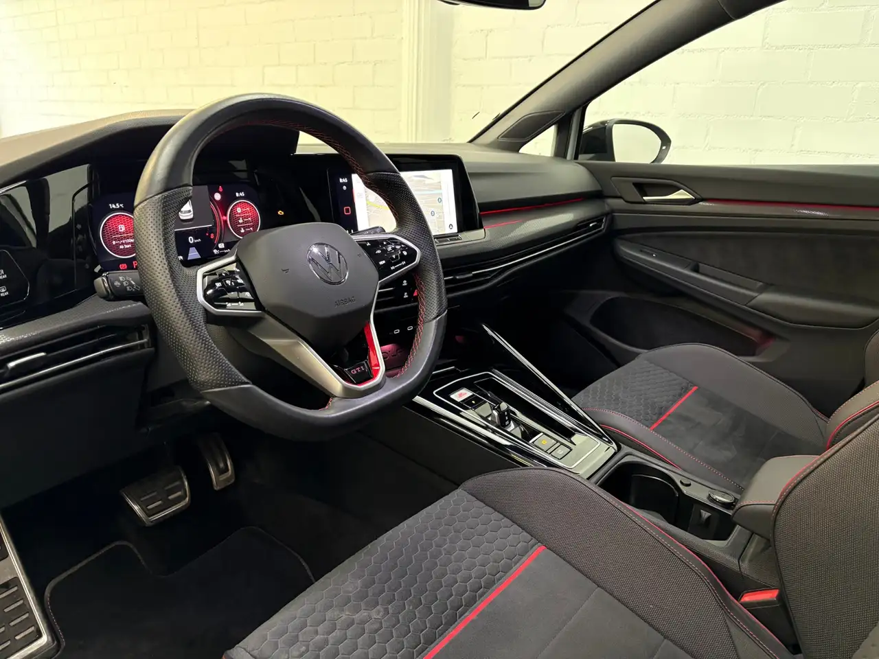 Volkswagen Golf GTI Clubsport 300 PS DSG PANO AKRA DCC UVM. — معرض صور السيارة 13