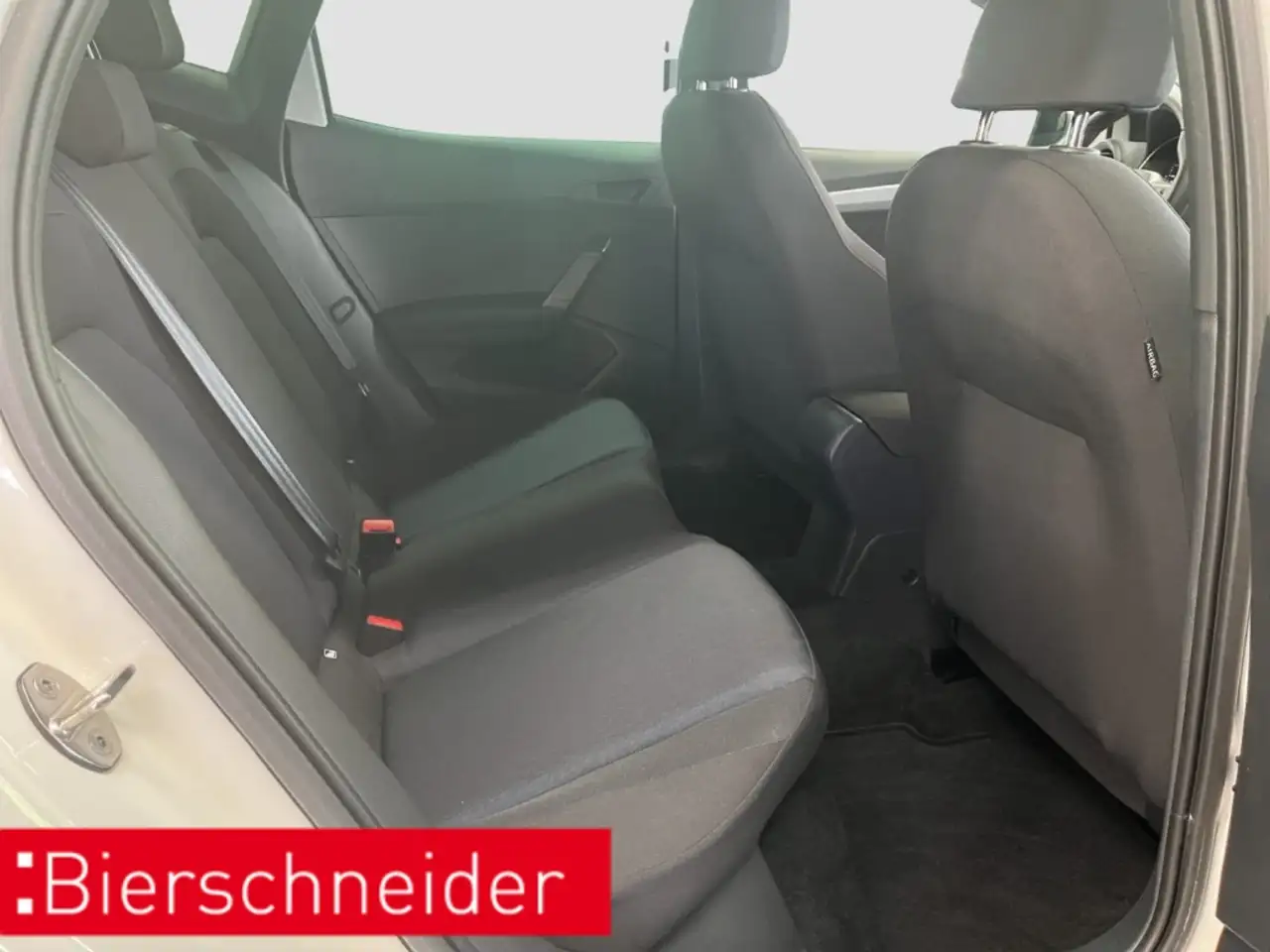 SEAT Ibiza 1.0 TSI DSG FR NAVI DAB PDC SHZ 18 — Galerie du véhicule 24