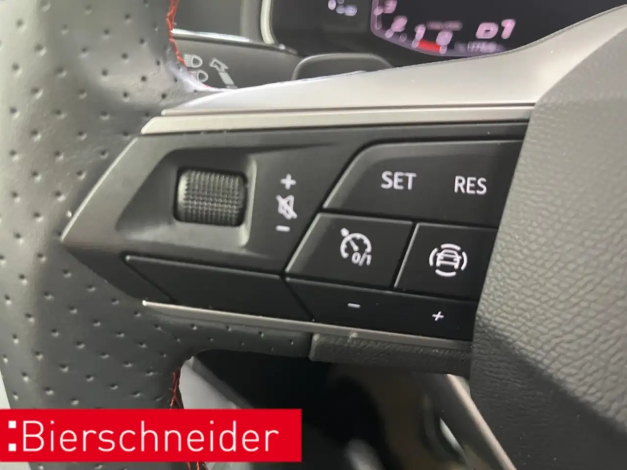 SEAT Ibiza 1.0 TSI DSG FR NAVI DAB PDC SHZ 18 — Galerie du véhicule 36