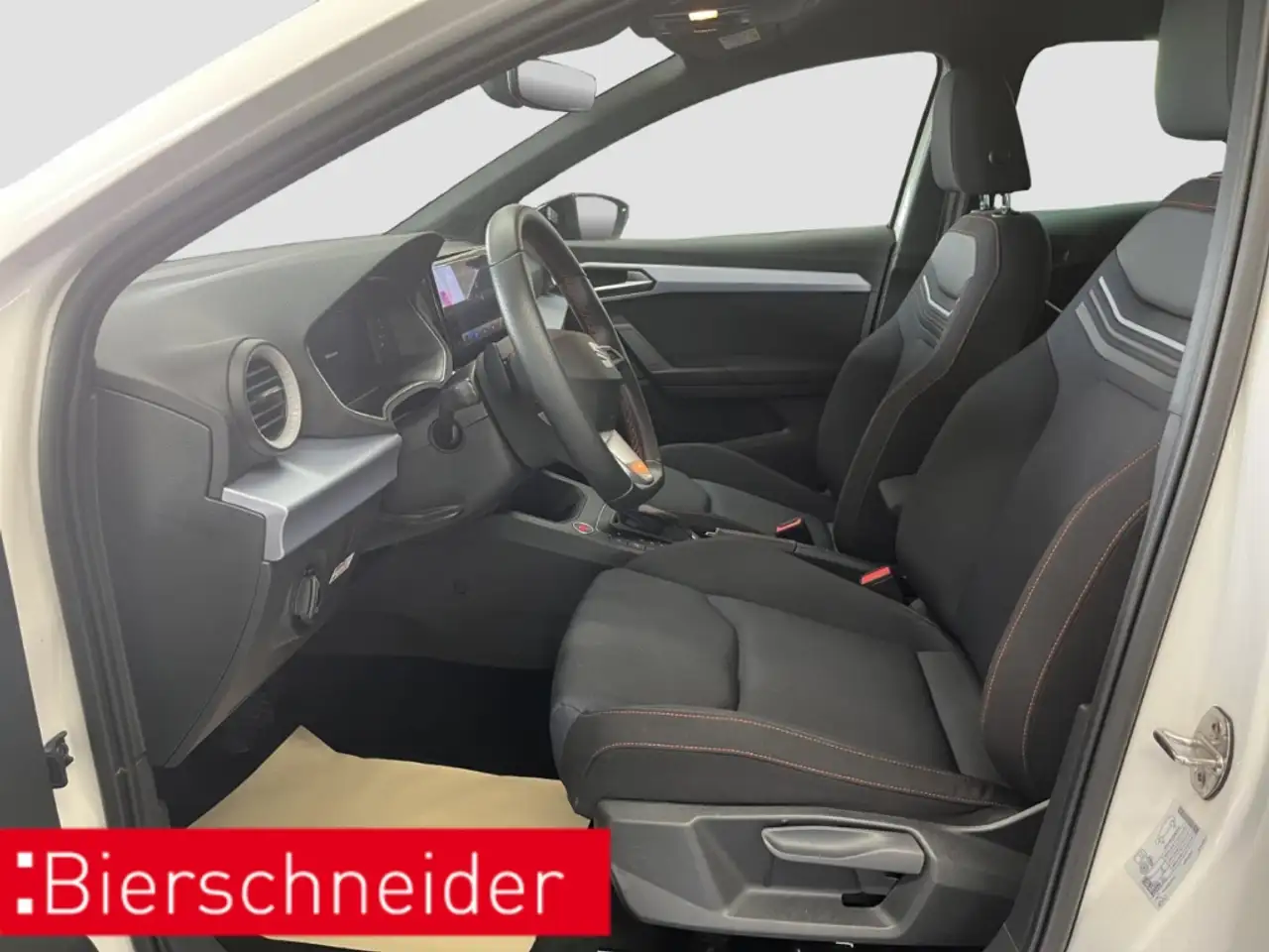SEAT Ibiza 1.0 TSI DSG FR NAVI DAB PDC SHZ 18 — Galerie du véhicule 13