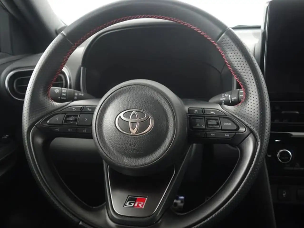 Toyota Yaris Cross 130H GR Sport — معرض صور السيارة 16