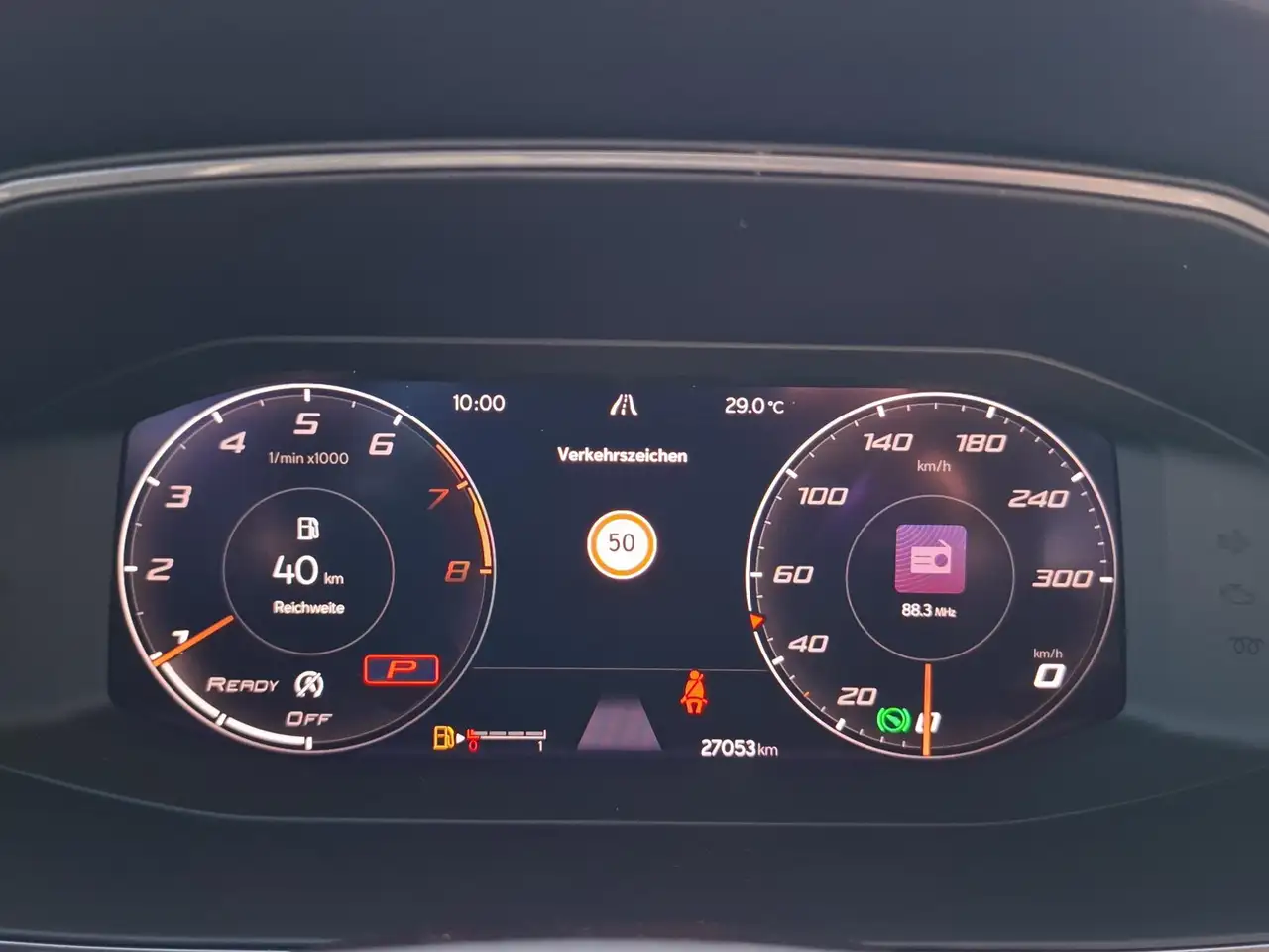 CUPRA Leon Sportstourer 1.5 eTSI DSG / MATRIX / KAMERA / NAVI — Galería del vehículo 12