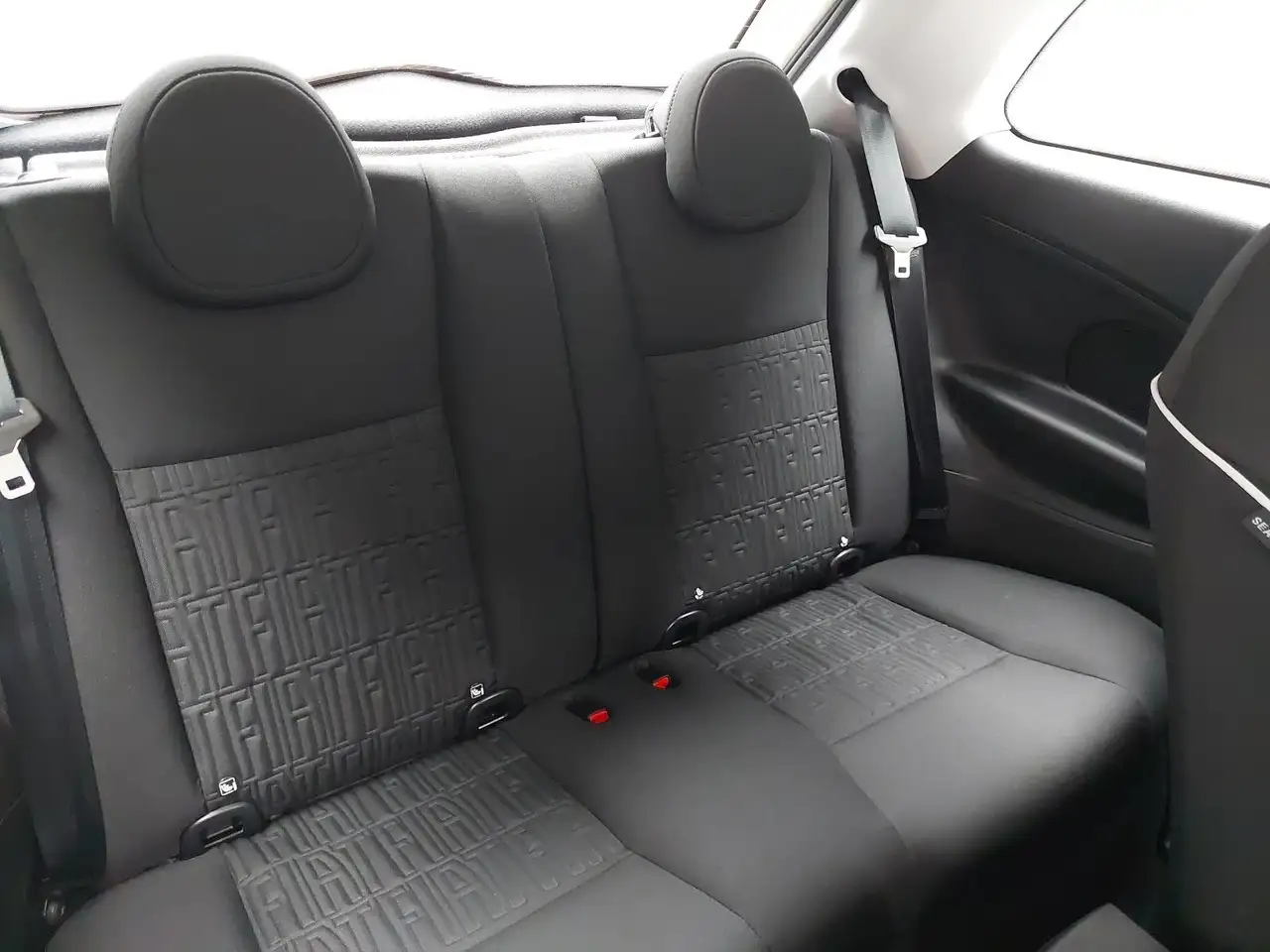 Fiat 500 500 ELEKTRO 42 KWH KOMFORT PAKET, 16 ZOLL LM FELGE — Galería del vehículo 19