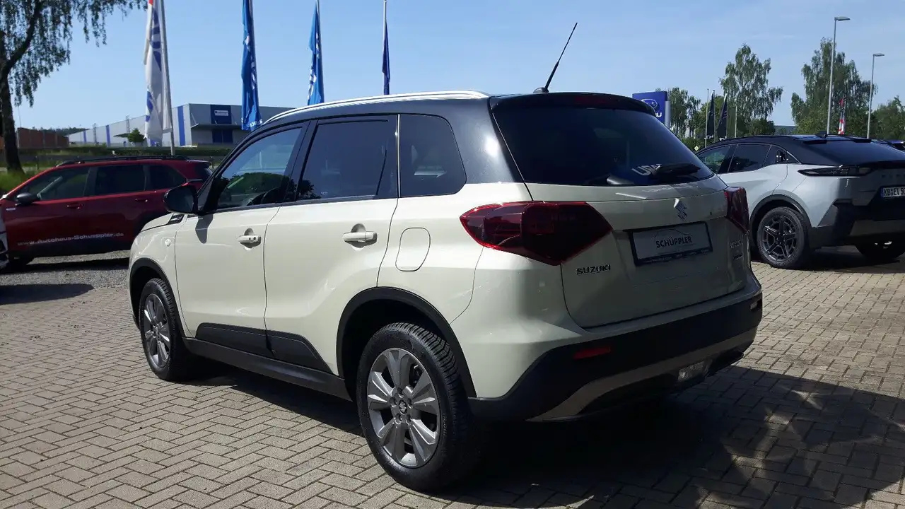 Suzuki Vitara 1.5 Hybrid Comfort 4x4 — معرض صور السيارة 4