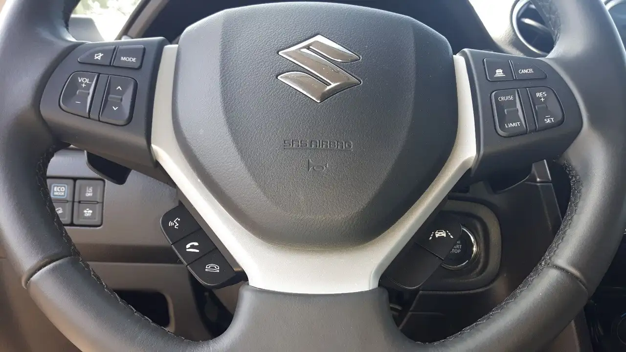 Suzuki Vitara 1.5 Hybrid Comfort 4x4 — معرض صور السيارة 9