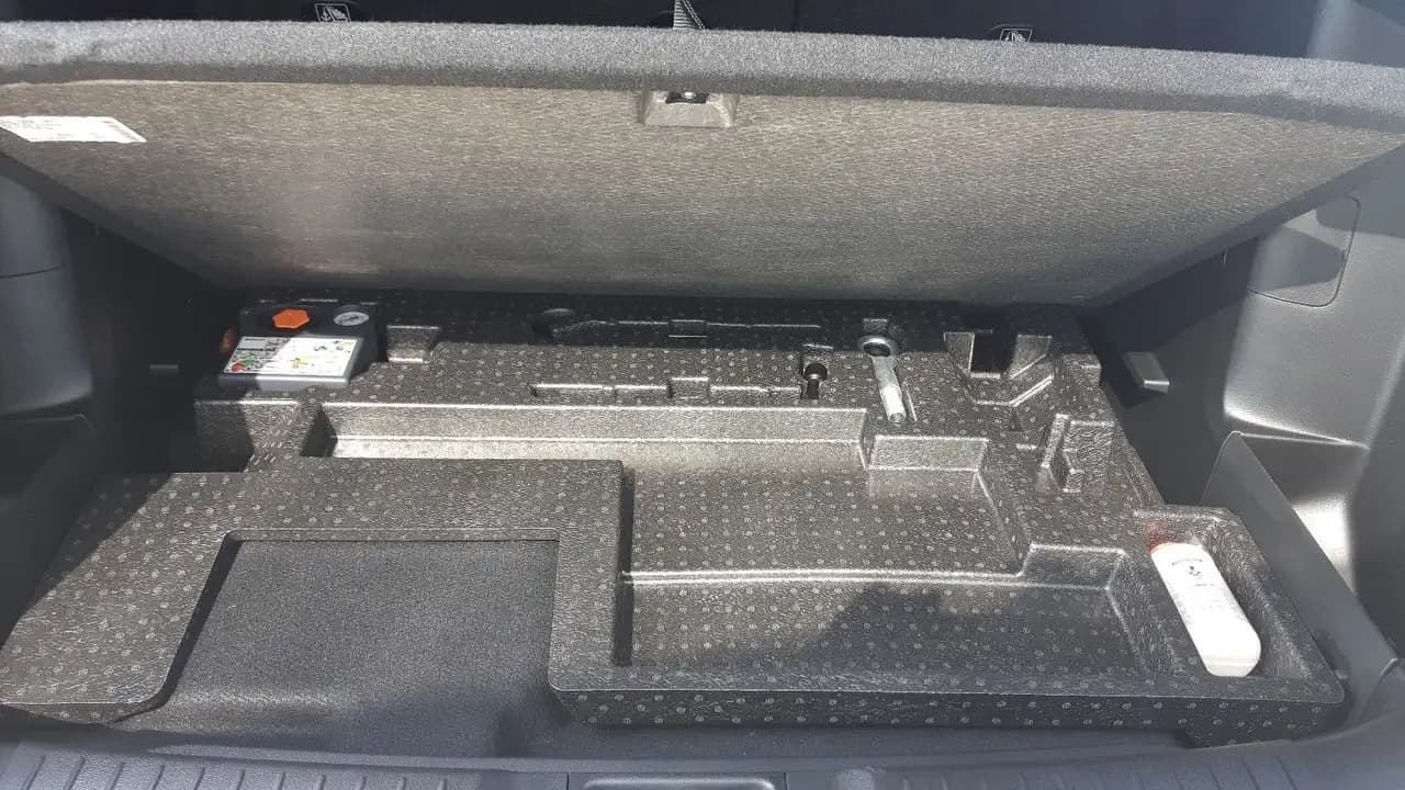 Suzuki Vitara 1.5 Hybrid Comfort 4x4 — معرض صور السيارة 15