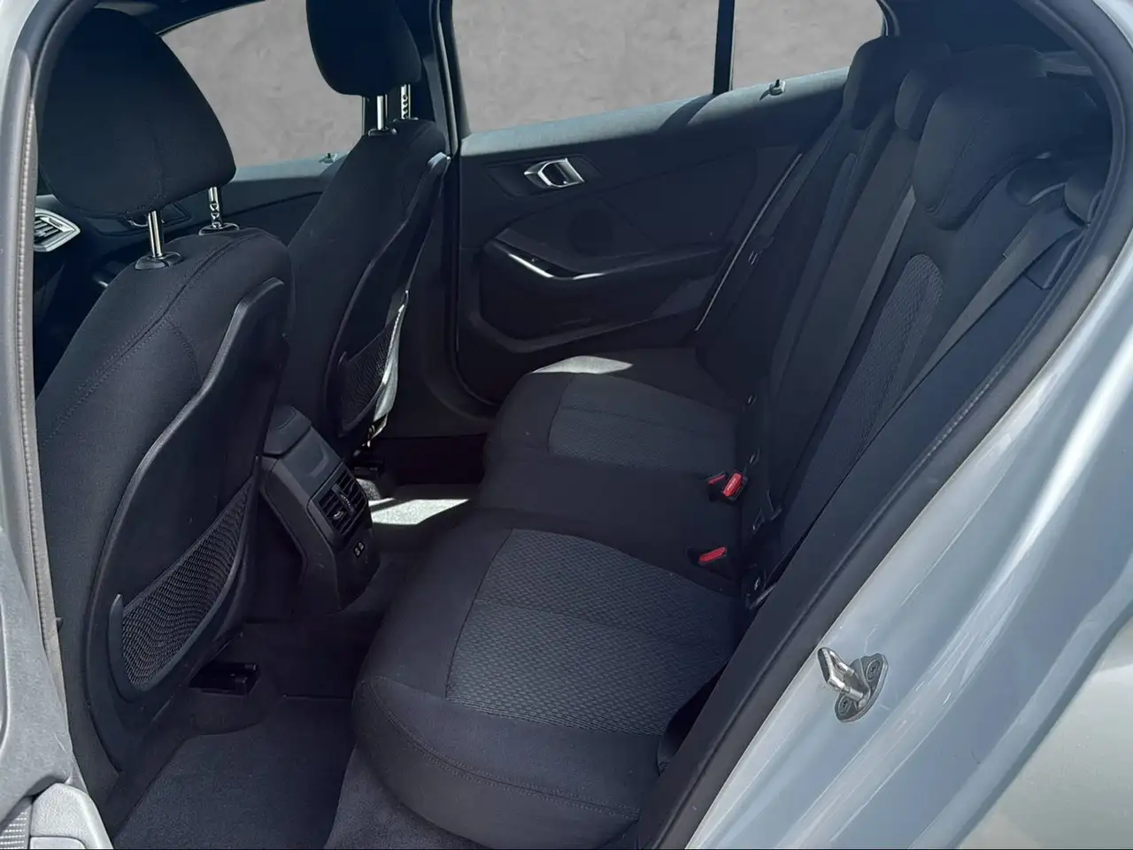 BMW 118 i 5-Türer Aut. Advantage — معرض صور السيارة 10
