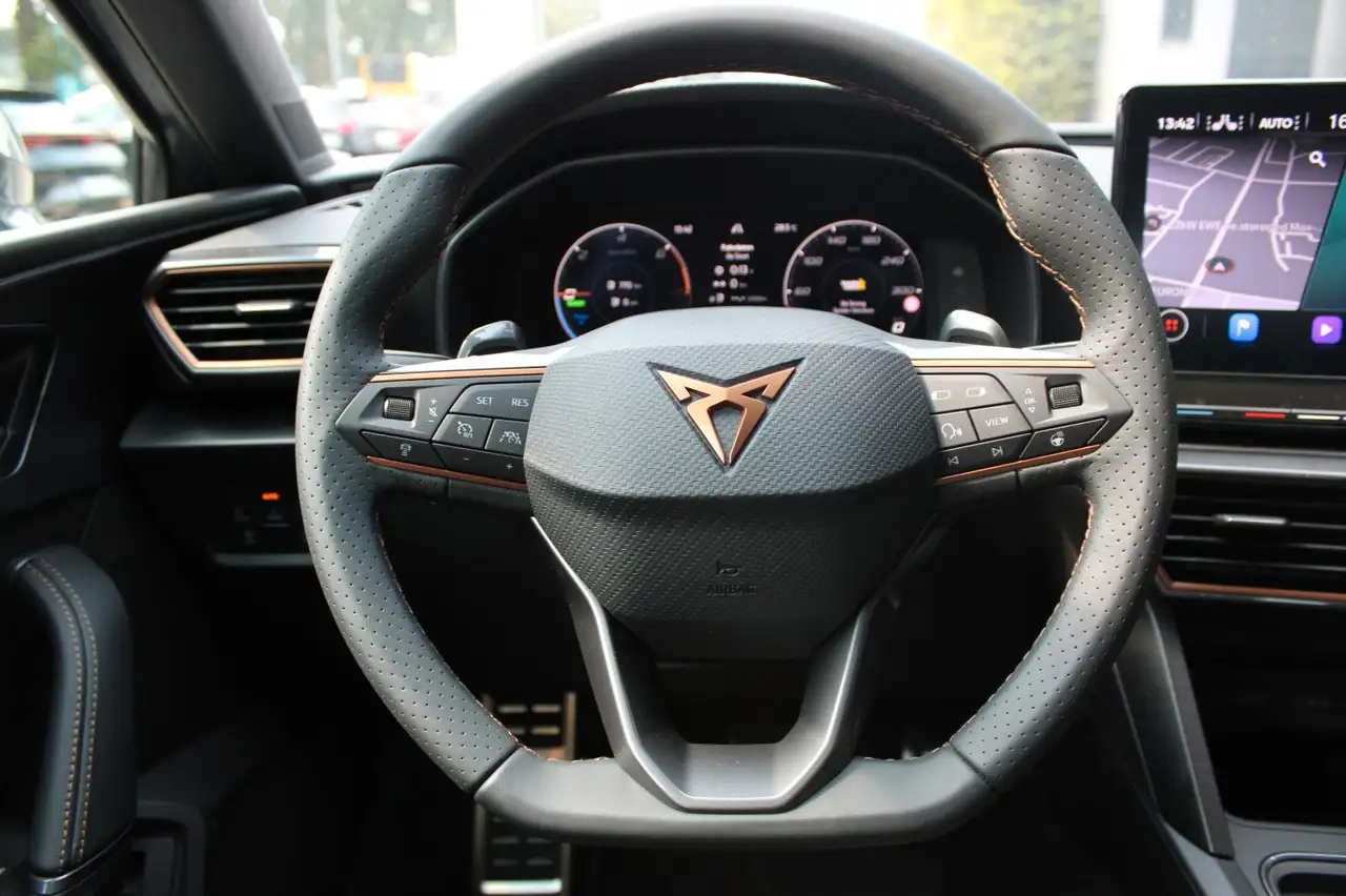 CUPRA Leon 1.4 e-Hybrid DSG+RFK+TOTW.+ACC+DCC+NAVI+SHZ — معرض صور السيارة 8