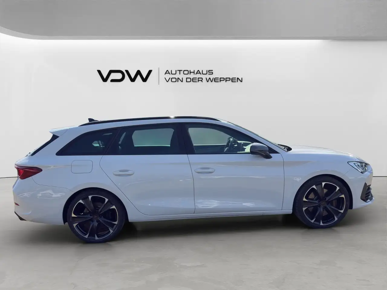 CUPRA Leon Sportstourer VZ Verkehrszeichenerk, Navi Klima — Vehicle gallery 12