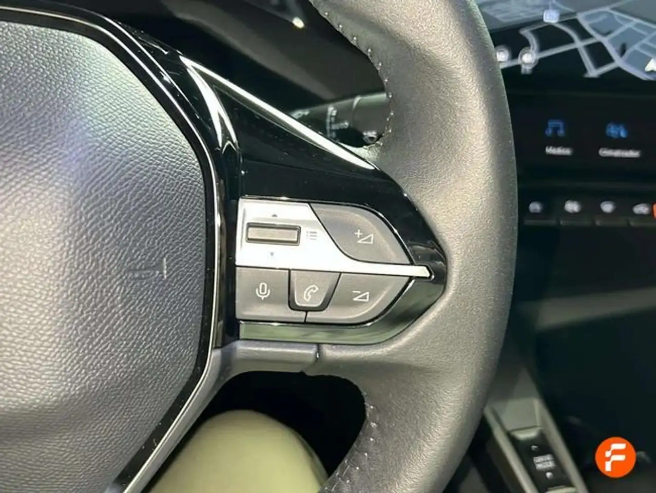Peugeot 308 1.2 PureTech S&S Allure 130 — Vehicle gallery 18