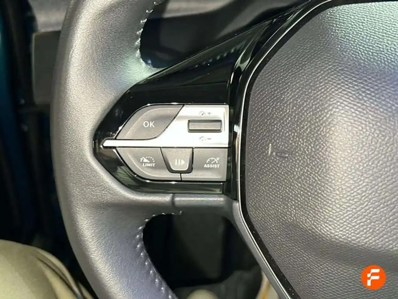 Peugeot 308 1.2 PureTech S&S Allure 130 — Vehicle gallery 17