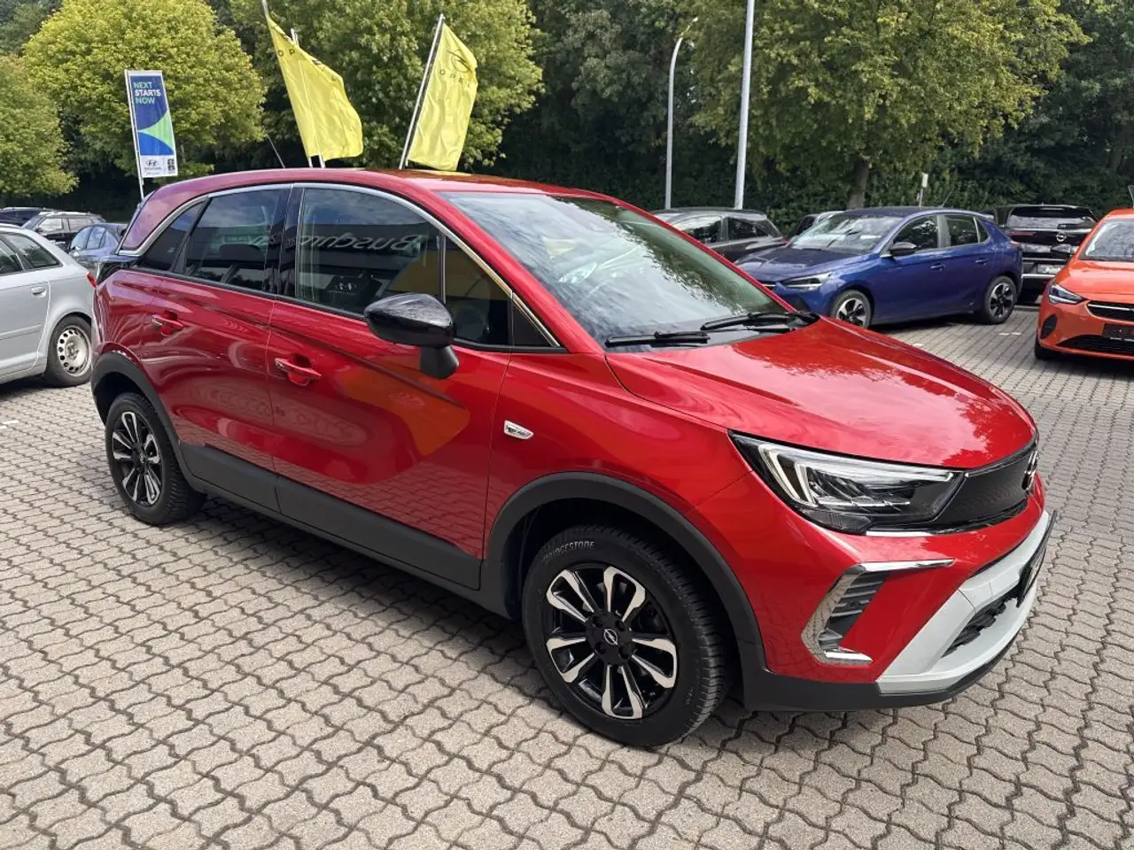 Opel Crossland X Crossland 1.2 Automatik Elegance Paket — Vehicle gallery 3