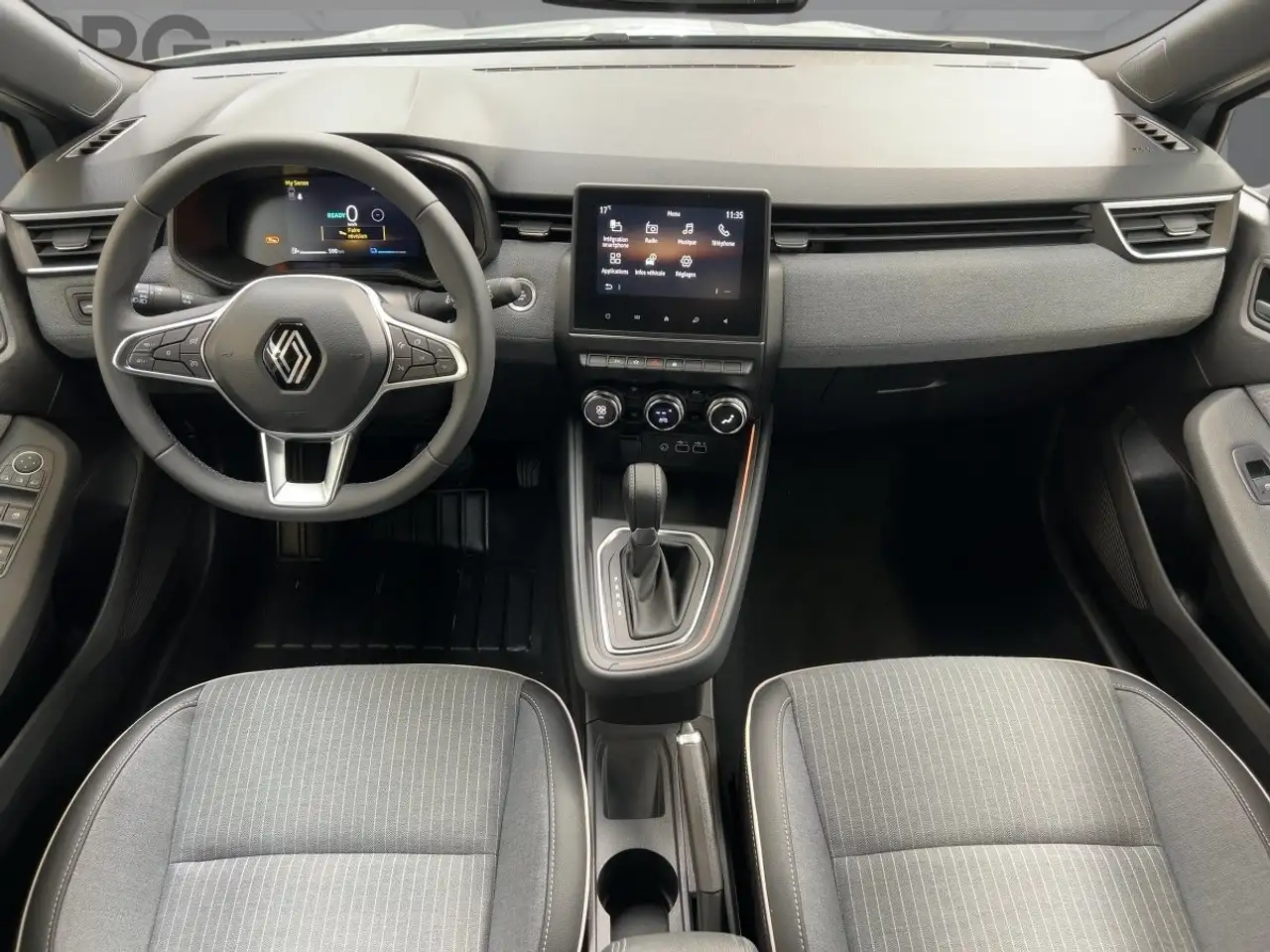 Renault Clio TECHNO E-Tech FULL HYBRID 145 CARPLAY — Galería del vehículo 10