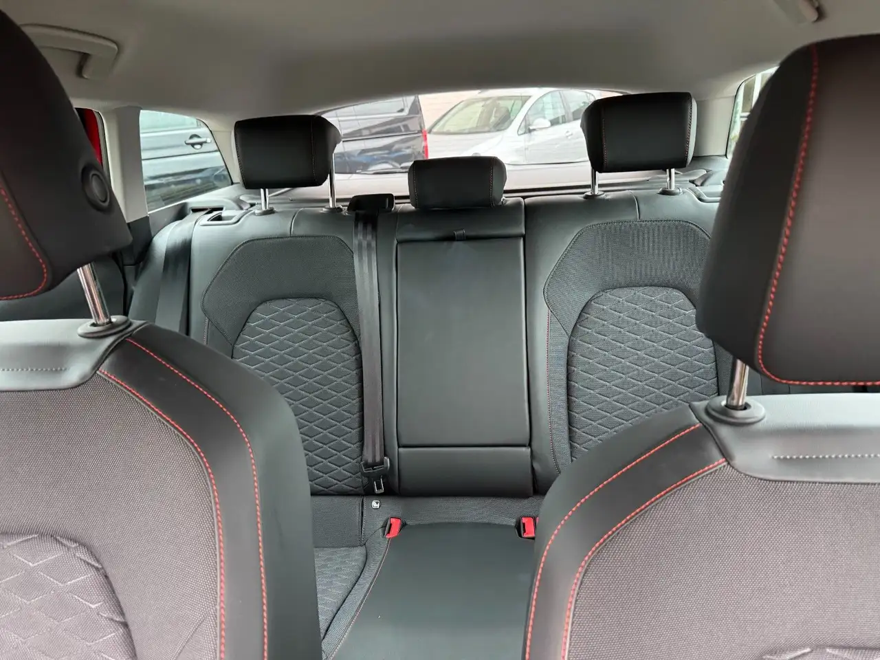 SEAT Leon Sportstourer FR mit Neuwagen Charakter — Galería del vehículo 27