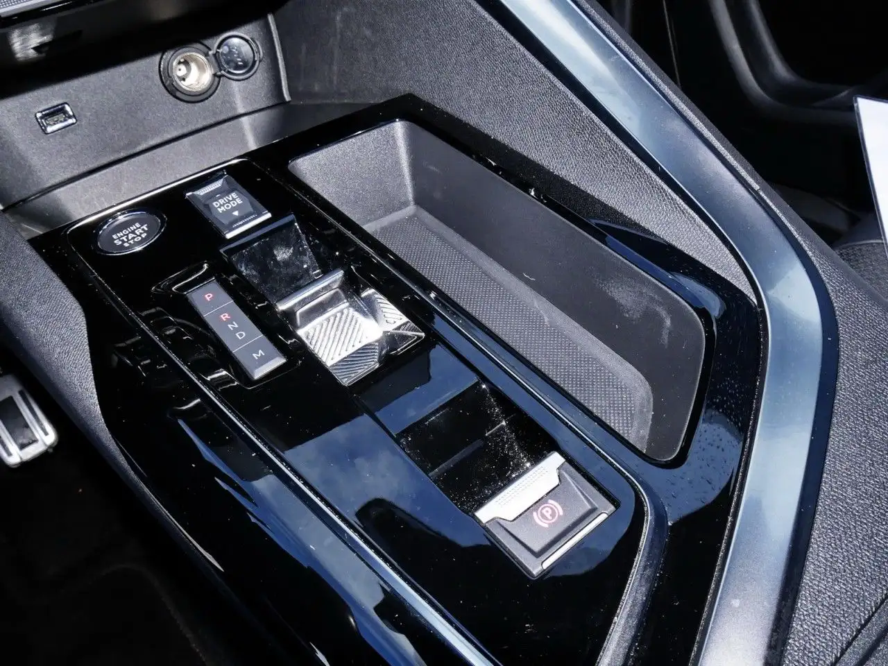 Peugeot 3008 GT 136 Hybrid Aut+Klima+Einparkhilfe+Sitzhz — Galería del vehículo 15
