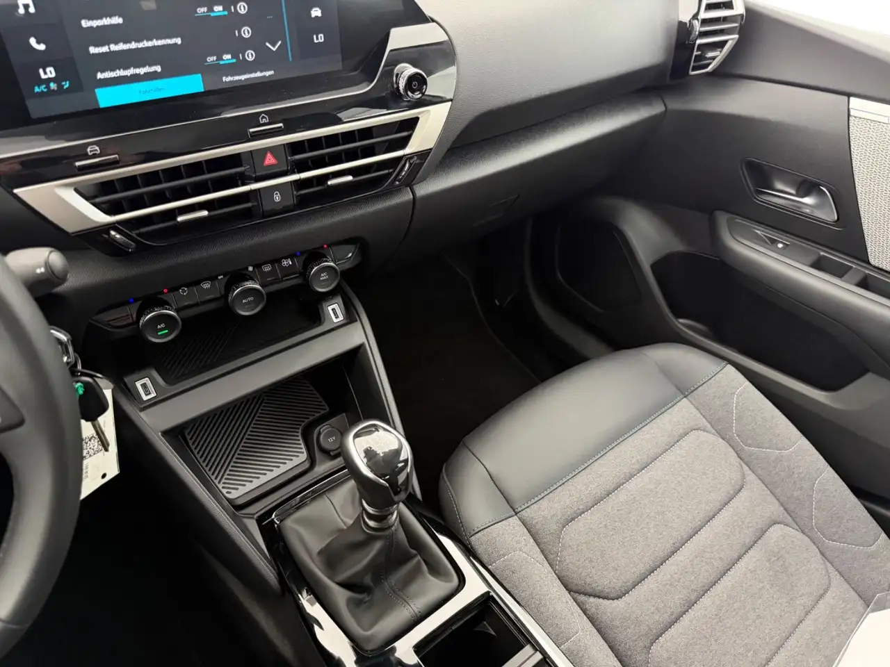 Citroen C4 Lim. 1.2 PureTech*YOU*R.KAM-TEMPO-SPUR-KLIMA — Galerie du véhicule 39