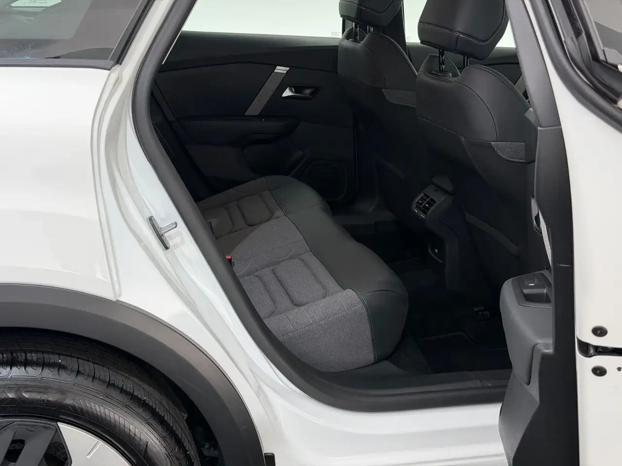 Citroen C4 Lim. 1.2 PureTech*YOU*R.KAM-TEMPO-SPUR-KLIMA — Galerie du véhicule 16