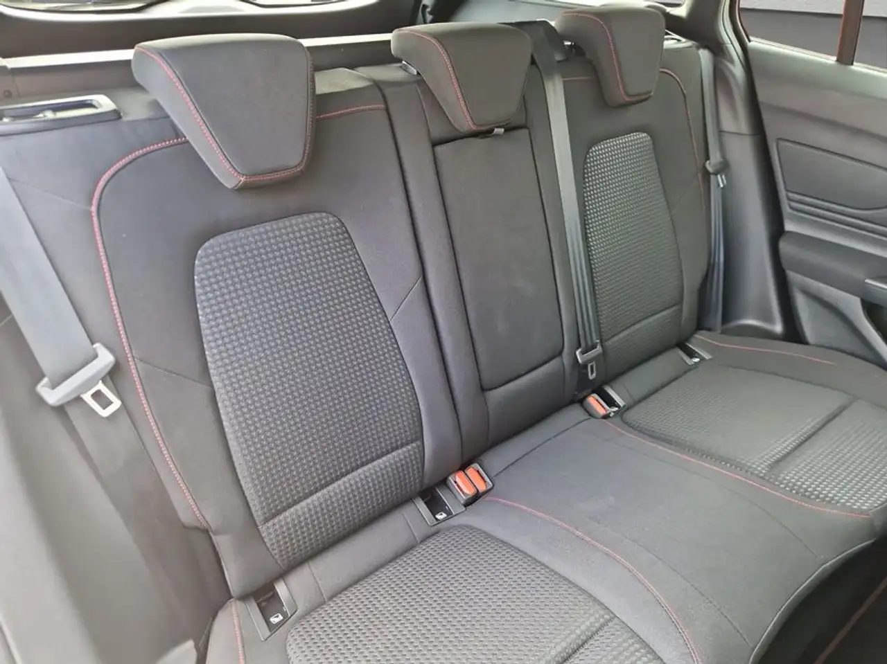 Ford Focus Turnier 1.0 EcoBoost Hybrid Aut. ST-LINE X — Vehicle gallery 20