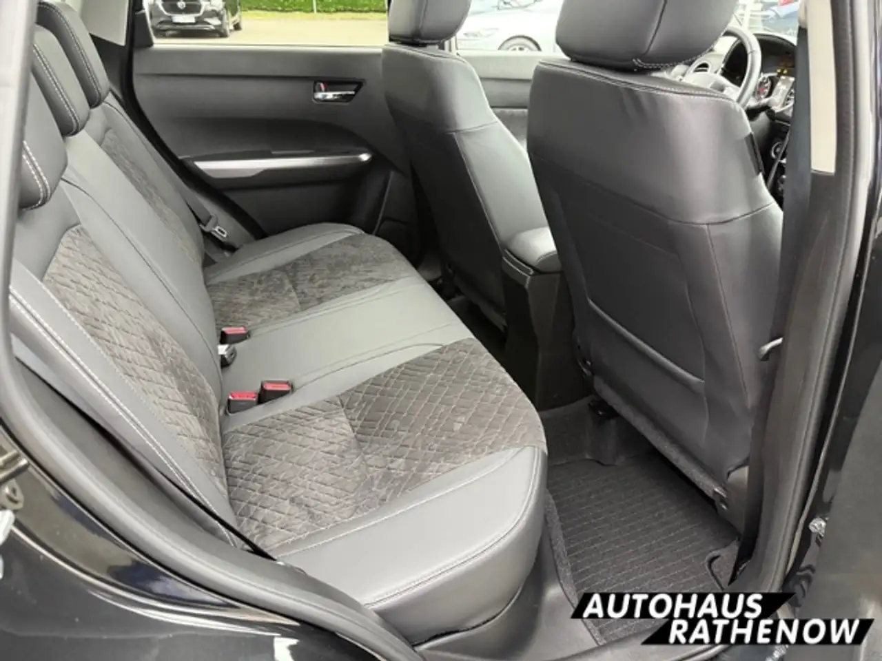 Suzuki Vitara 1.4 Mild-Hybrid Comfort+ — Vehicle gallery 3