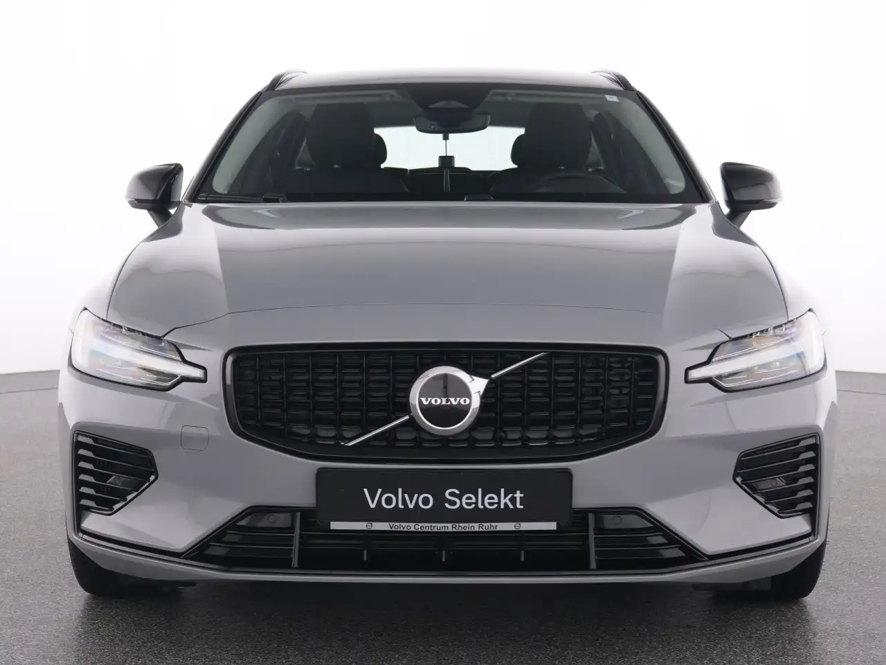 Volvo V60 T8 Recharge Plus Dark+AHK+WINTERPAK+LM18+ — Galería del vehículo 16