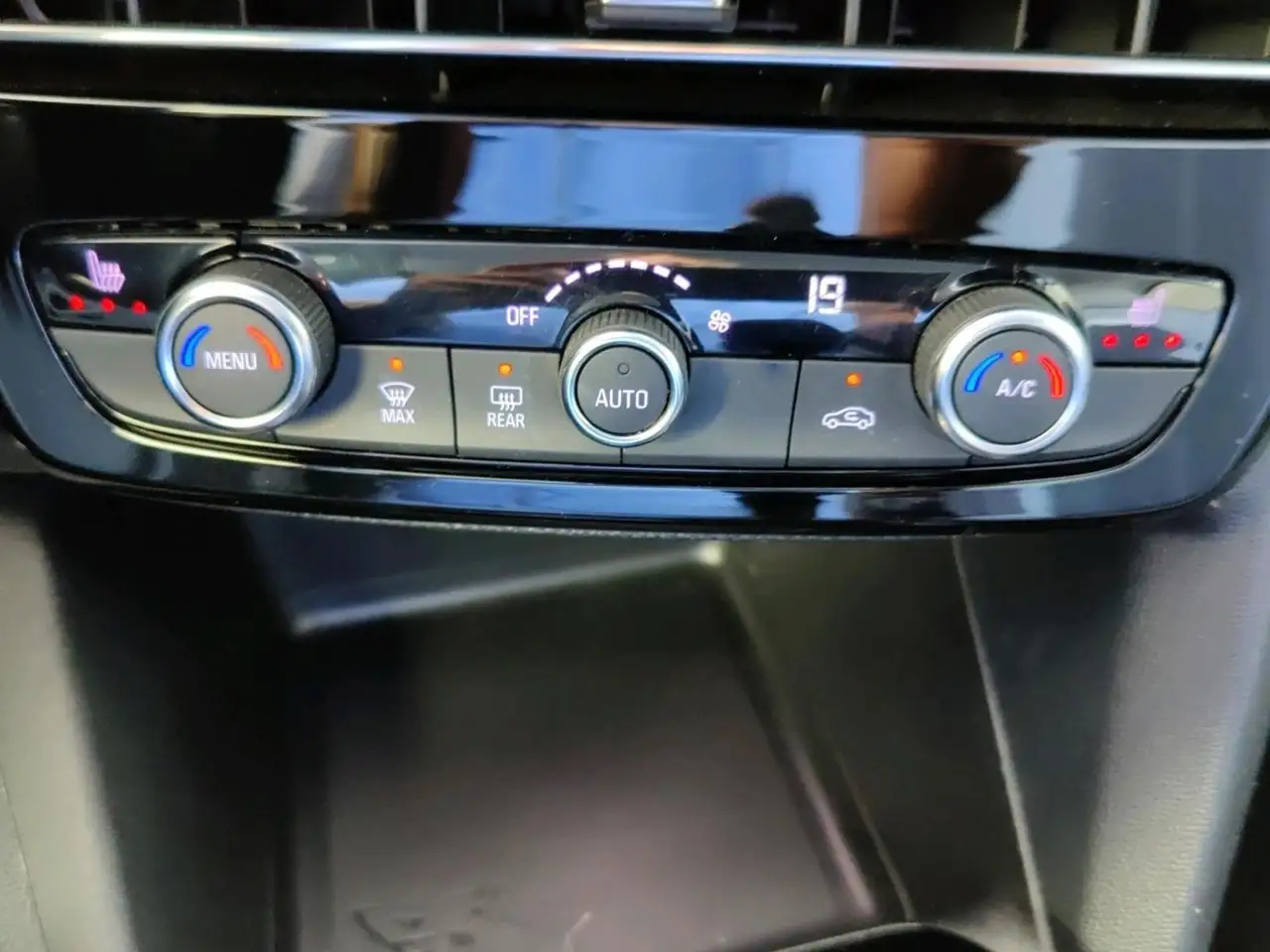 Opel Mokka Elegance Allwetterreifen 101PS — Galerie du véhicule 15