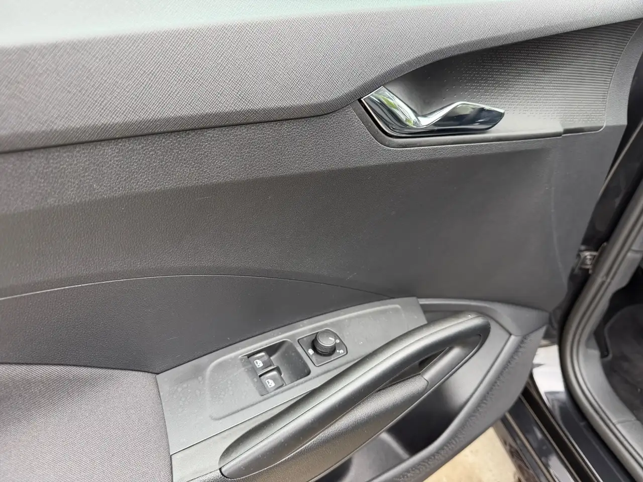 Skoda Fabia 1.0 +LED +SHZ +LM +PDC +CLIMA +CARPLAY +DAB + — Vehicle gallery 27