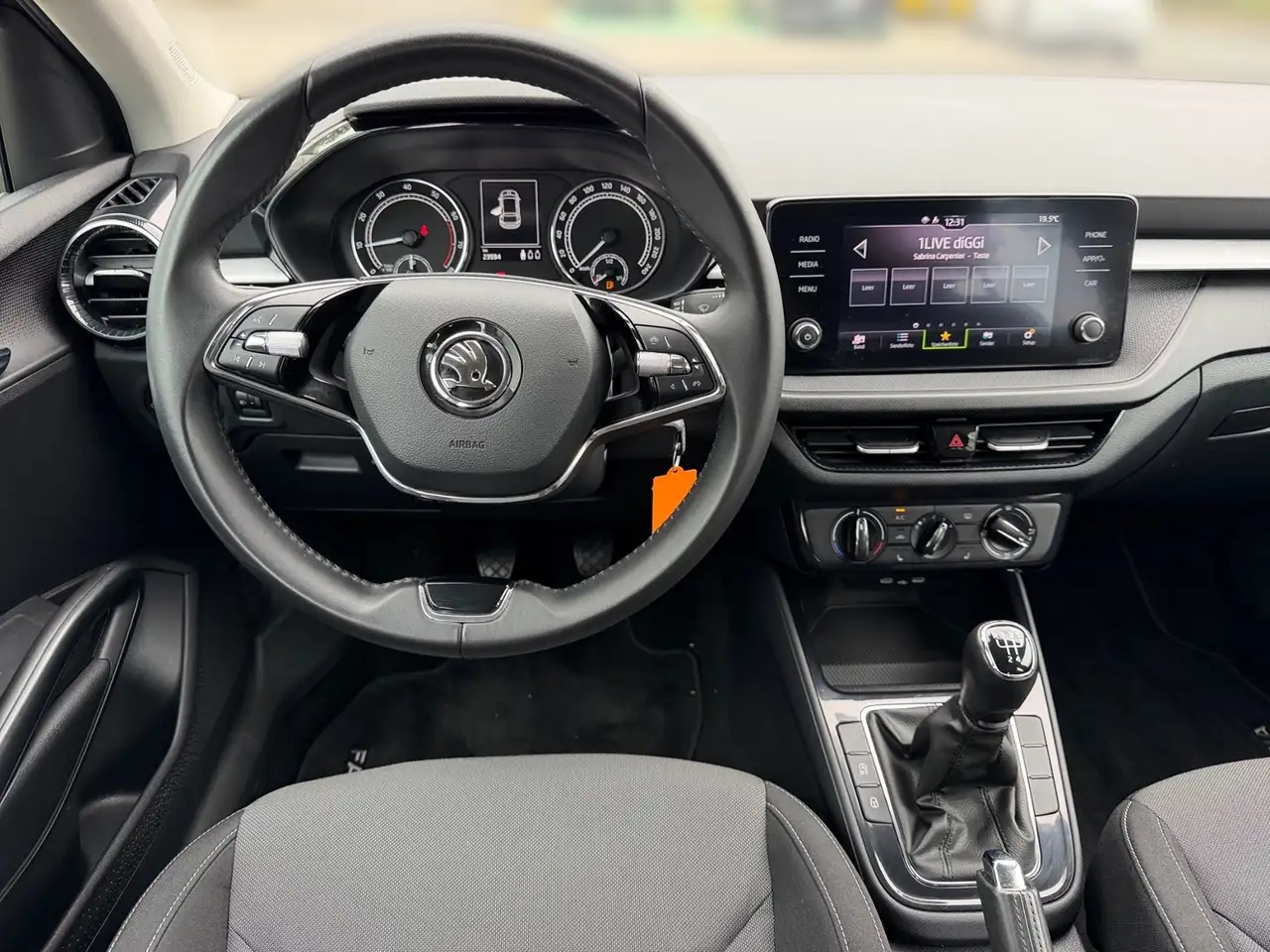 Skoda Fabia 1.0 +LED +SHZ +LM +PDC +CLIMA +CARPLAY +DAB + — Vehicle gallery 12