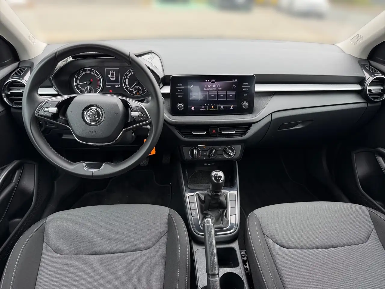 Skoda Fabia 1.0 +LED +SHZ +LM +PDC +CLIMA +CARPLAY +DAB + — Vehicle gallery 11