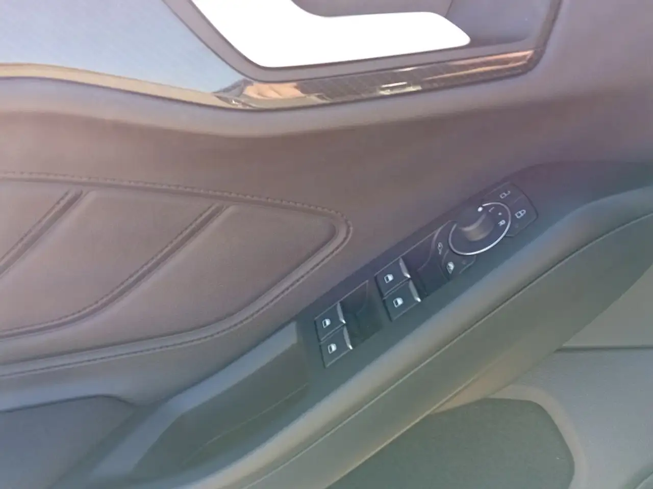 Ford Focus Turnier 1.0 EcoBoost Hybrid Aut. ST-LINE X — Galería del vehículo 12