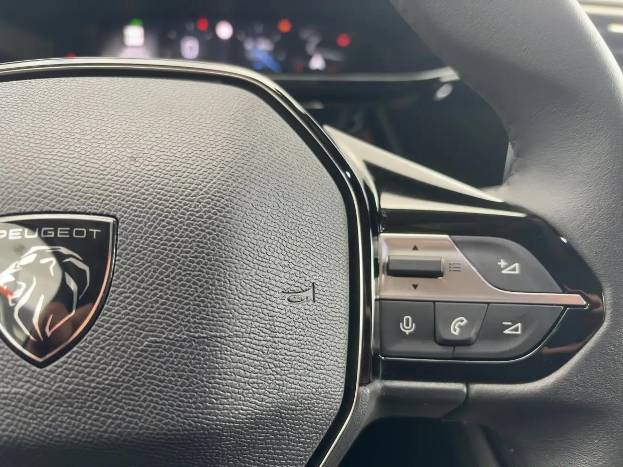 Peugeot 308 1.2 PureTech 130 Allure ACC+LED+Navi+SHZ+360 — Vehicle gallery 15