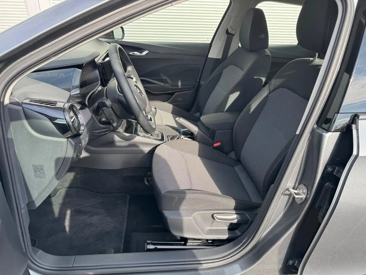 Skoda Fabia Fabia 1.0 TSI Navi Spurwechsel uvm — معرض صور السيارة 9