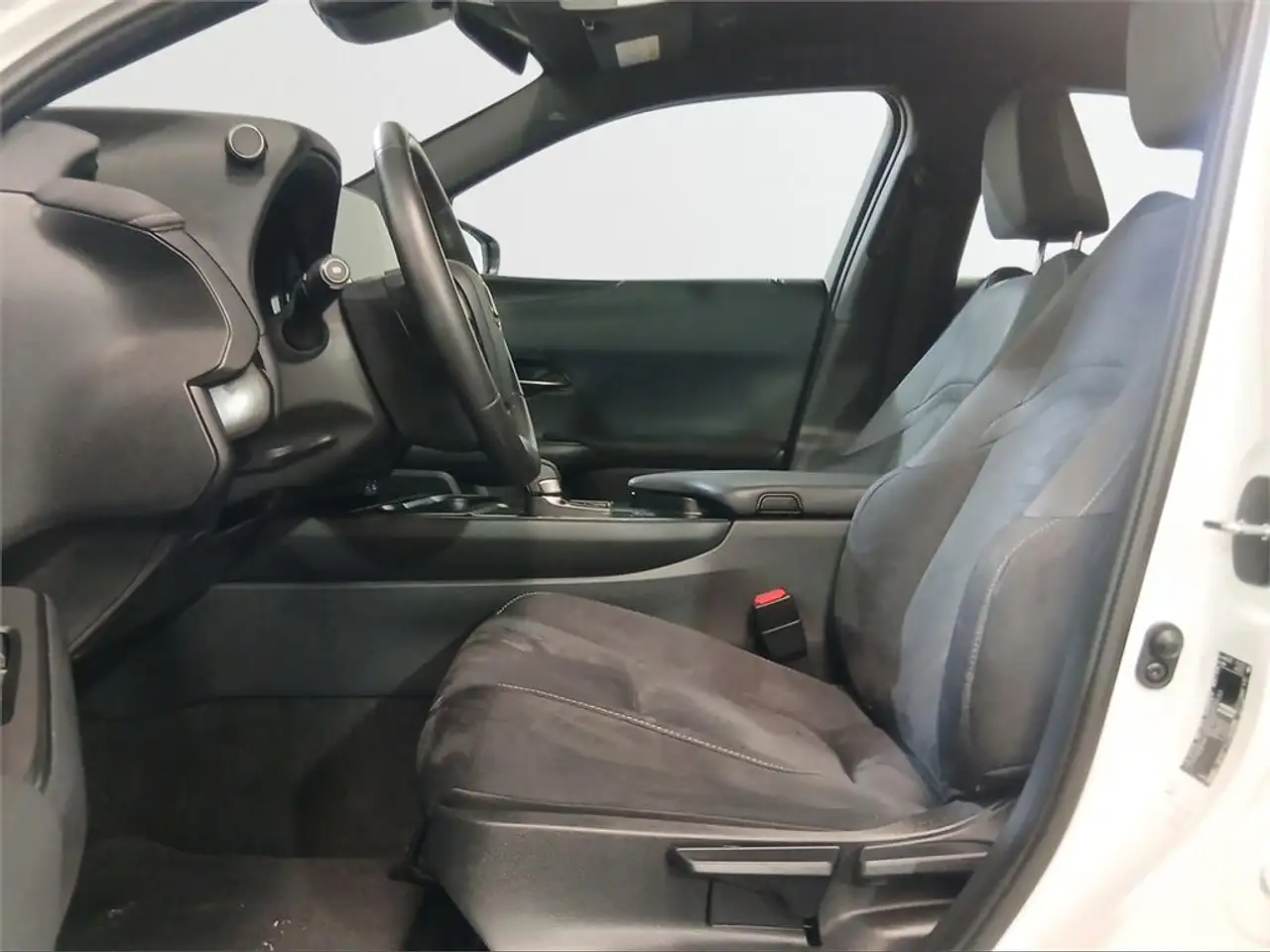 Lexus UX 300e e- Plus — Galerie du véhicule 12