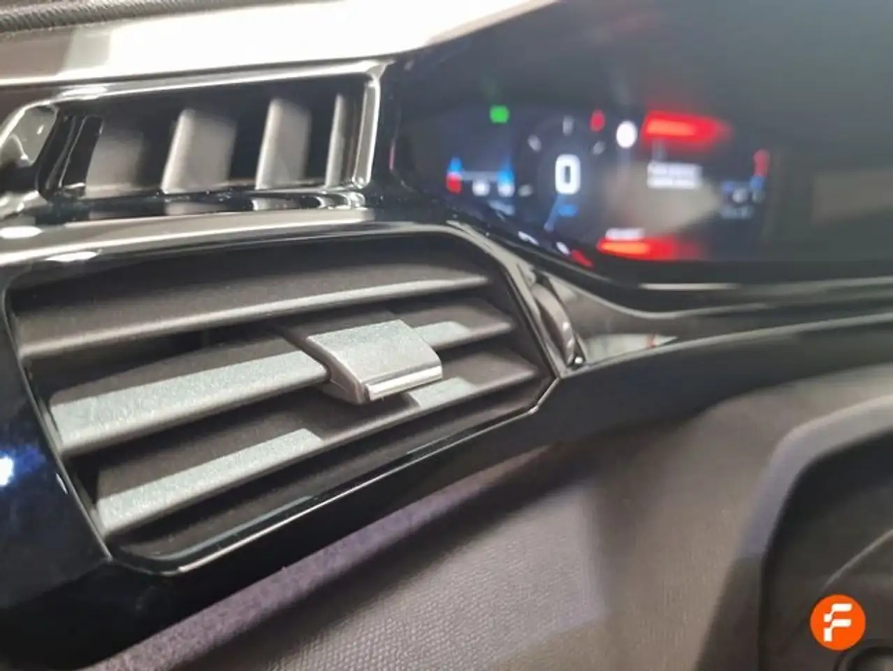 Peugeot 308 1.2 PureTech S&S Allure 130 — Galería del vehículo 35