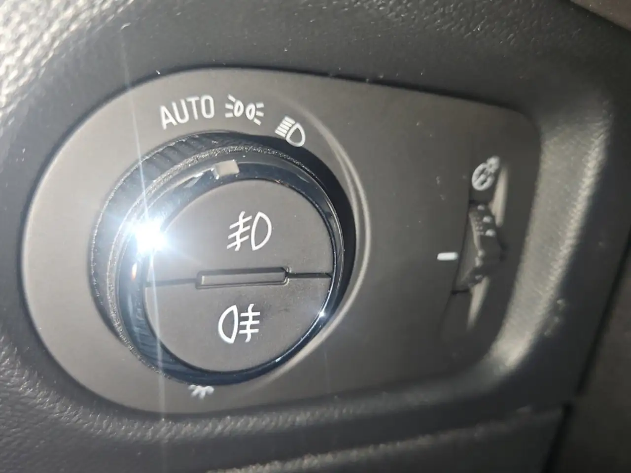 Opel Mokka GS LED ACC Klimaautom SHZ LHZ PDC v+h Kamerasystem — Galería del vehículo 24