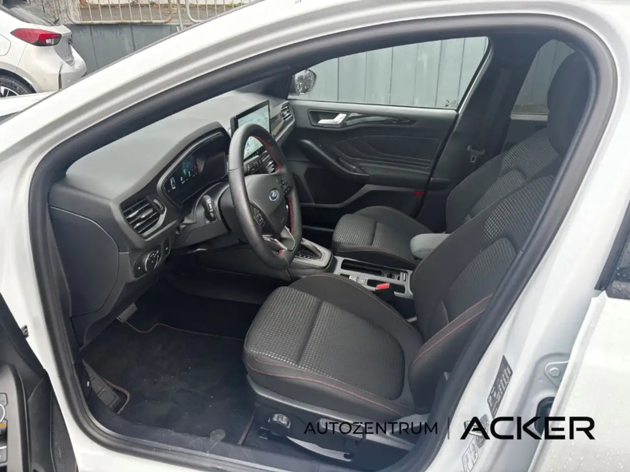 Ford Focus ST-Line X Turnier AT7 PSD/LED/aAHK -43%* — Vehicle gallery 20